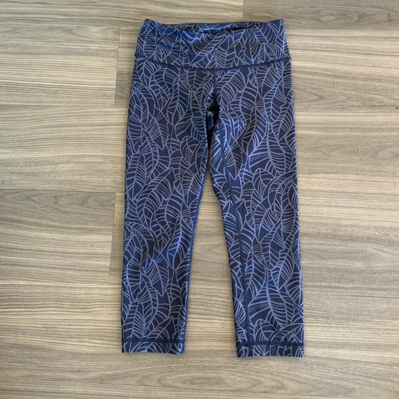 Lululemon size 4 crop leggings - Picture 2 of 3